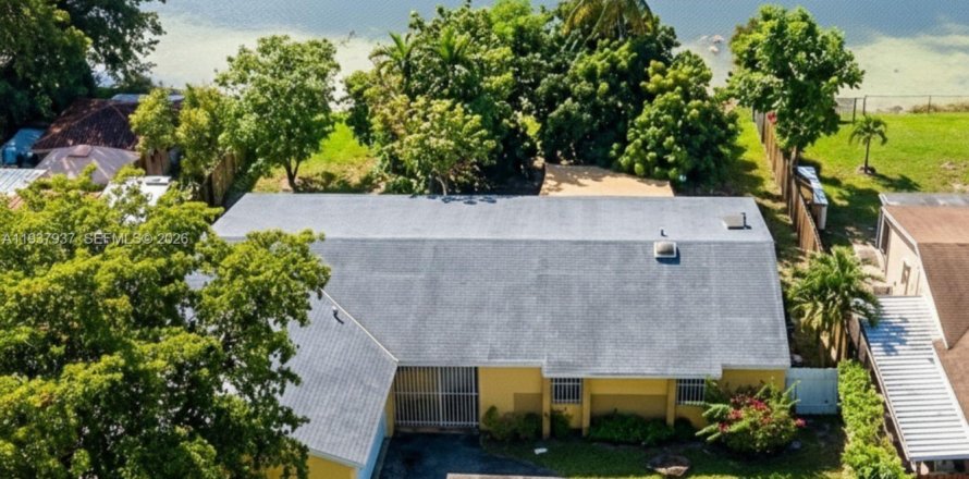 Дом в Хайалиа, Флорида 3 спальни, 140.65м2 № 1995760