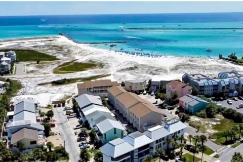Condominio en Destin, Florida, 2 dormitorios № 2148207