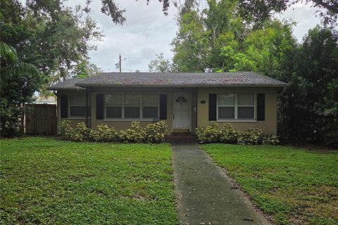 House in Saint Petersburg, Florida 3 bedrooms, 122.26 sq.m. № 1894751 - photo 1