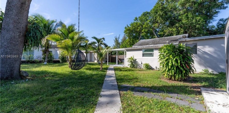 Immobilier commercial à North Miami, Floride 2 chambres № 2002174
