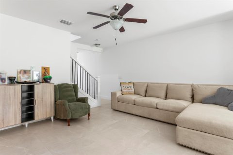 Touwnhouse à vendre à Dania Beach, Floride: 3 chambres, 180.97 m2 № 2387981 - photo 2