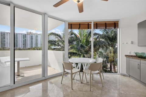 Condo in Sunny Isles Beach, Florida, 3 bedrooms  № 2027943 - photo 19