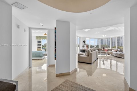 Condo in Sunny Isles Beach, Florida, 3 bedrooms  № 2027943 - photo 4