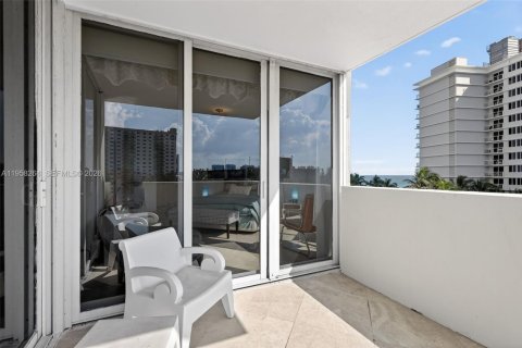 Condo in Sunny Isles Beach, Florida, 3 bedrooms  № 2027943 - photo 29