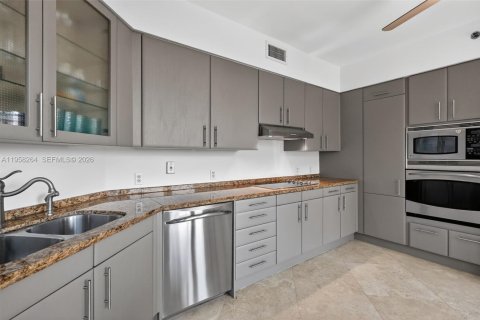 Condo in Sunny Isles Beach, Florida, 3 bedrooms  № 2027943 - photo 18