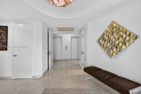 Condo in Sunny Isles Beach, Florida, 3 bedrooms  № 2027943 - photo 2