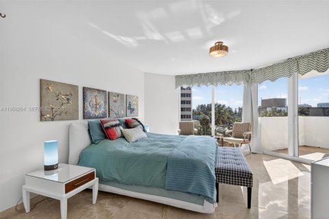 Condo in Sunny Isles Beach, Florida, 3 bedrooms  № 2027943 - photo 23