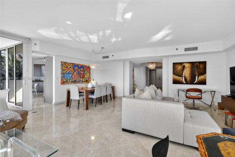 Condo in Sunny Isles Beach, Florida, 3 bedrooms  № 2027943 - photo 11