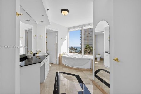 Condo in Sunny Isles Beach, Florida, 3 bedrooms  № 2027943 - photo 30