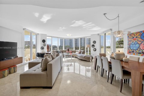 Condo in Sunny Isles Beach, Florida, 3 bedrooms  № 2027943