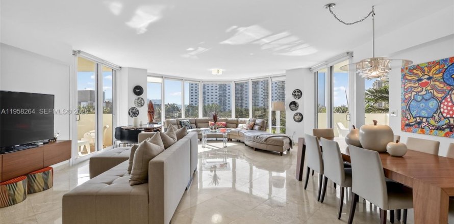 Condo in Sunny Isles Beach, Florida, 3 bedrooms  № 2027943