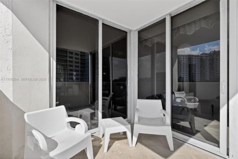 Condo in Sunny Isles Beach, Florida, 3 bedrooms  № 2027943 - photo 28