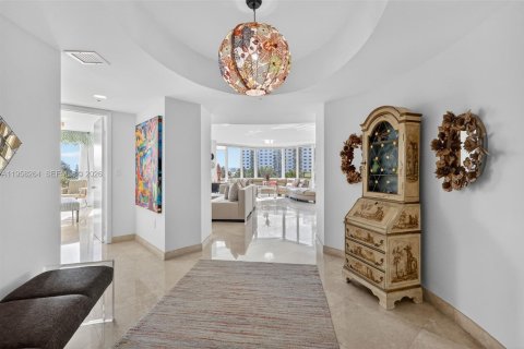 Condo in Sunny Isles Beach, Florida, 3 bedrooms  № 2027943 - photo 3