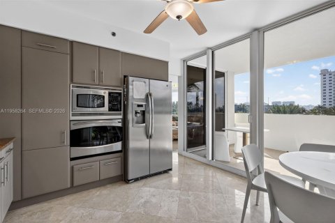 Condo in Sunny Isles Beach, Florida, 3 bedrooms  № 2027943 - photo 17