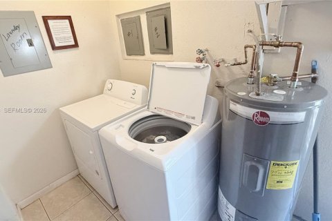 Купить коммерческую недвижимость в Дейви, Флорида 185.99м2, № 2430029 - фото 24