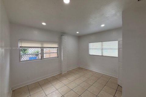 Casa en alquiler en Riviera Beach, Florida, 4 dormitorios, 124.67 m2 № 2017820 - foto 6