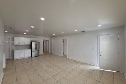 Casa en alquiler en Riviera Beach, Florida, 4 dormitorios, 124.67 m2 № 2017820 - foto 4