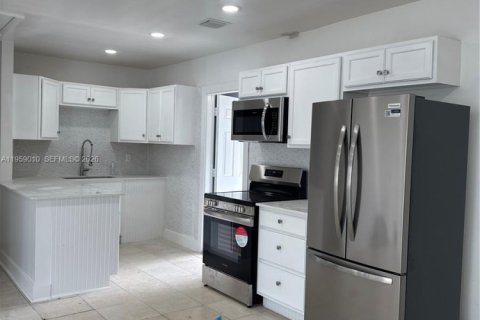 Casa en alquiler en Riviera Beach, Florida, 4 dormitorios, 124.67 m2 № 2017820 - foto 24