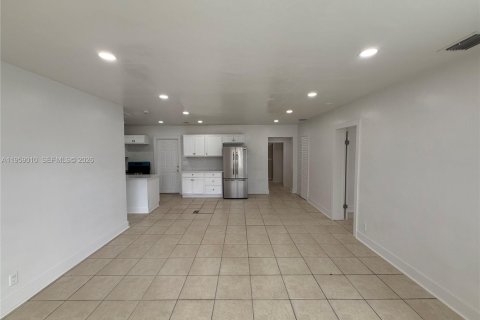 Casa en alquiler en Riviera Beach, Florida, 4 dormitorios, 124.67 m2 № 2017820 - foto 3