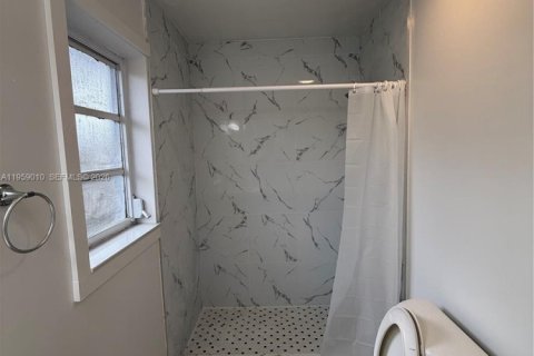 Casa en alquiler en Riviera Beach, Florida, 4 dormitorios, 124.67 m2 № 2017820 - foto 12