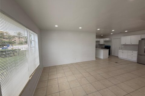 Casa en alquiler en Riviera Beach, Florida, 4 dormitorios, 124.67 m2 № 2017820 - foto 2