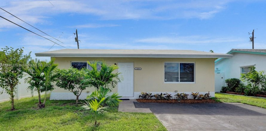 House in Tamarac, Florida 2 bedrooms, 80.27 sq.m. № 1897088