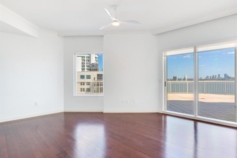 Condo in Tampa, Florida, 3 bedrooms № 2118300 - photo 25