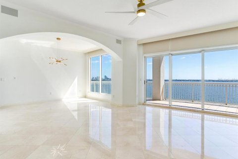 Condo in Tampa, Florida, 3 bedrooms № 2118300 - photo 11