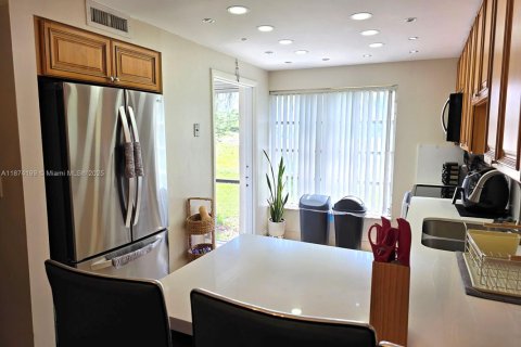 Condominio en venta en Lauderhill, Florida, 2 dormitorios, 94.39 m2 № 1921753 - foto 2
