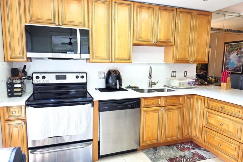 Condominio en venta en Lauderhill, Florida, 2 dormitorios, 94.39 m2 № 1921753 - foto 1