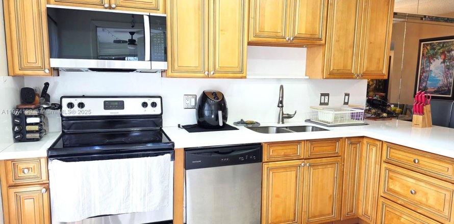 Condominio en Lauderhill, Florida, 2 dormitorios  № 1921753
