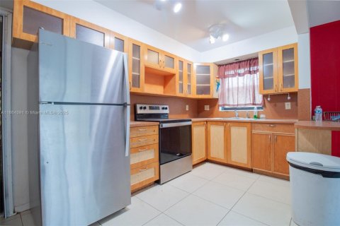 Casa en venta en Sunrise, Florida, 3 dormitorios, 151.43 m2 № 1950149 - foto 3