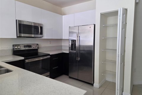 Touwnhouse à louer à Doral, Floride: 3 chambres, 165.09 m2 № 1887304 - photo 7