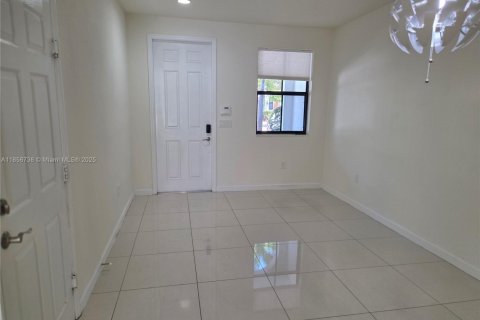 Townhouse in Doral, Florida 3 bedrooms, 165.09 sq.m. № 1887304 - photo 4