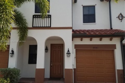 Townhouse in Doral, Florida 3 bedrooms, 165.09 sq.m. № 1887304 - photo 2