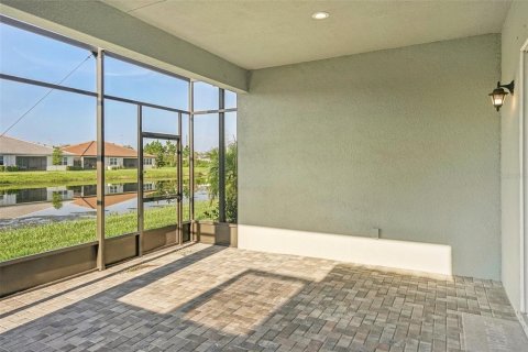 House in Wimauma, Florida 3 bedrooms, 209.22 sq.m. № 2107912 - photo 22