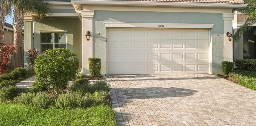 House in Wimauma, Florida 3 bedrooms, 209.22 sq.m. № 2107912