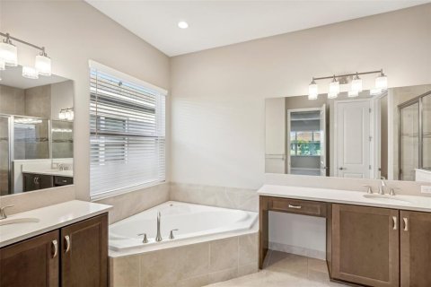 House in Wimauma, Florida 3 bedrooms, 209.22 sq.m. № 2107912 - photo 30