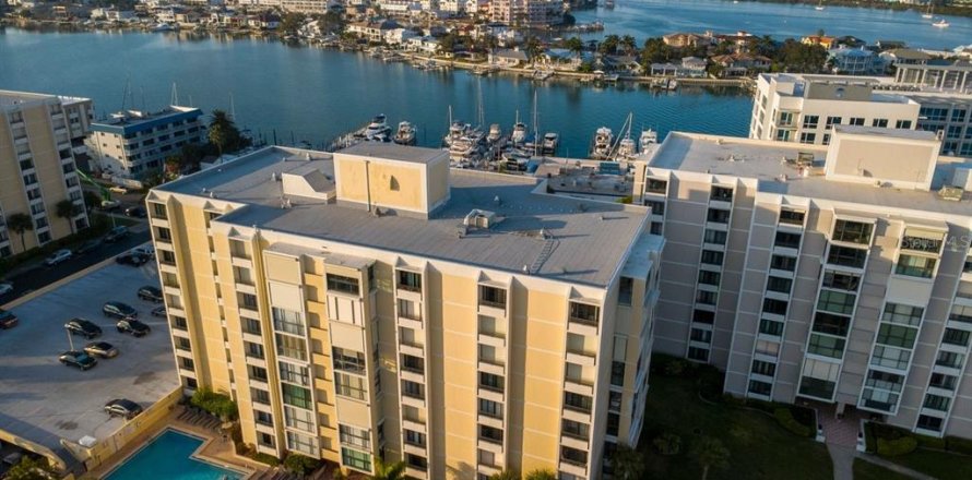 Condominio en Clearwater, Florida, 2 dormitorios № 2212804