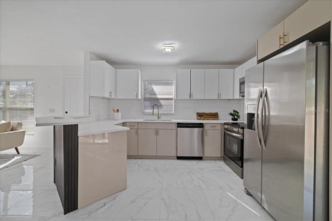 Villa ou maison à vendre à Tampa, Floride: 3 chambres, 111.48 m2 № 2389244 - photo 21