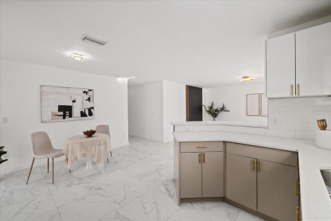 Villa ou maison à vendre à Tampa, Floride: 3 chambres, 111.48 m2 № 2389244 - photo 23