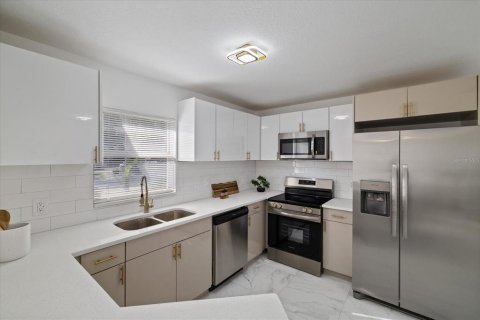 Villa ou maison à vendre à Tampa, Floride: 3 chambres, 111.48 m2 № 2389244 - photo 22