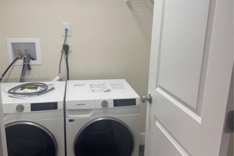 Copropriété à louer à Fort Lauderdale, Floride: 2 chambres, 94.76 m2 № 2085474 - photo 24