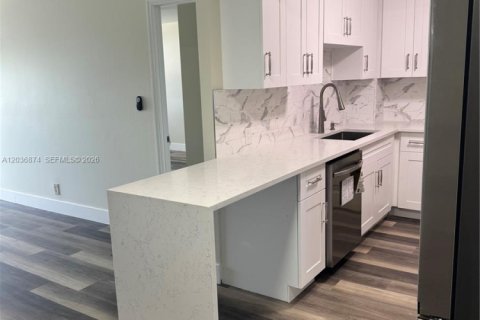 Copropriété à louer à Fort Lauderdale, Floride: 2 chambres, 94.76 m2 № 2085474 - photo 12
