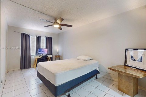 Condo in Coral Springs, Florida, 1 bedroom  № 1882553 - photo 23