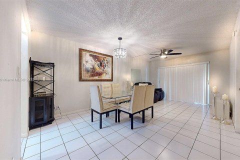 Condo in Coral Springs, Florida, 1 bedroom  № 1882553 - photo 18