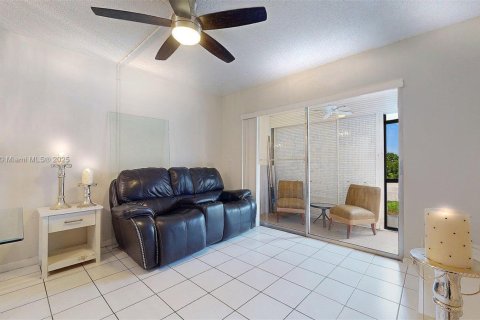 Condo in Coral Springs, Florida, 1 bedroom  № 1882553 - photo 14