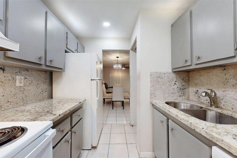 Condo in Coral Springs, Florida, 1 bedroom  № 1882553 - photo 11