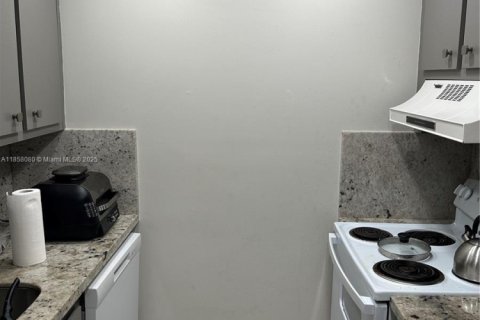 Condo in Coral Springs, Florida, 1 bedroom  № 1882553 - photo 7
