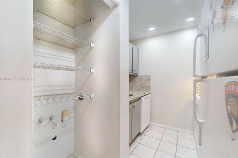 Condo in Coral Springs, Florida, 1 bedroom  № 1882553 - photo 12
